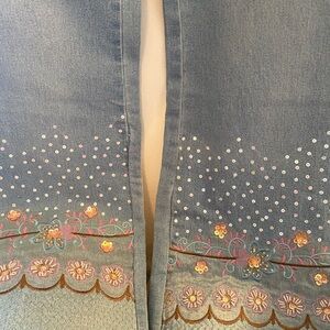 💸CLOSET CLEAROUT 💸

Strong Y2K vibe women’s/Junior’s Flared Legs. Size 17.